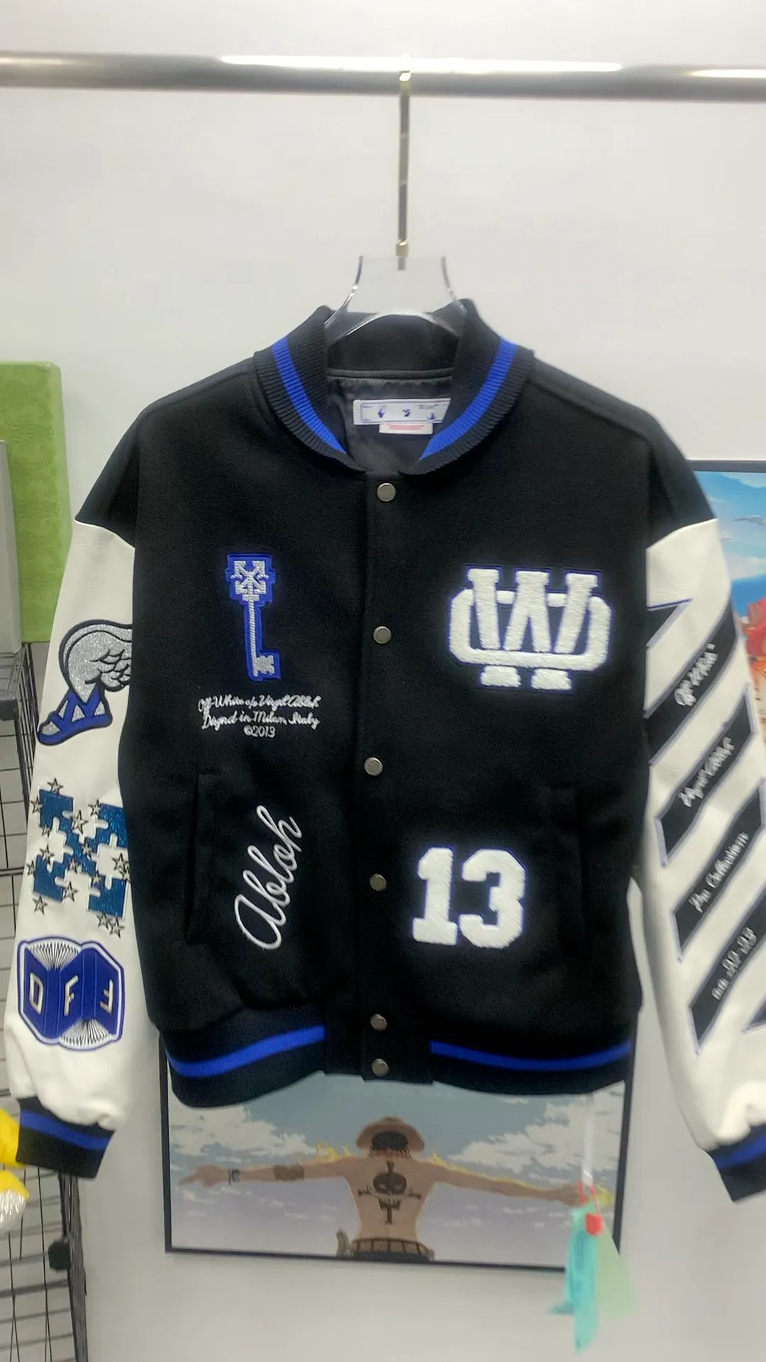 Frontal real shot video————Top tested version 2023 off white heavy industry embroidery patchwork leather high temperature hot crystal diamond baseball uniform male and female couple star same style (⚠ original button mold customization, patch embroidery color matching) original packaging original label 🔍 full set of accessories customization packaging elevators are purchased from the original factory all series of hardware mold customization one-to-one restoration of fabric color components The fabric is made of 65% wool, 15% natural silk, 10% spandex and 10% velvet, mixed and custom-woven. The total weight is more than 900 grams! And the most important thing is its color fastness, it will never fade! -The embroidery uses an imported towel embroidery machine. Each pattern is first embroidered on the fabric, and then engraved with an infrared laser, and then fixed with a sewing machine. The whole garment is labeled in many places, one is flat embroidered, and the large pattern on the back is directly embroidered on it. This dress has 4 different embroidery techniques⚠ -The sleeves are all made of two-layer pebbled fabric, which is processed, shaped, colored, washed, and the texture retains the original grain structure! Thick, plump and round! -The processing technology is extremely complex, the cutting pieces are neatly aligned, and the entire garment has precise wiring density. Gender-neutral style. Loose fit, self-conscious quality control, details determine success or failure. Color: Black Size: S M L XL P: 680
